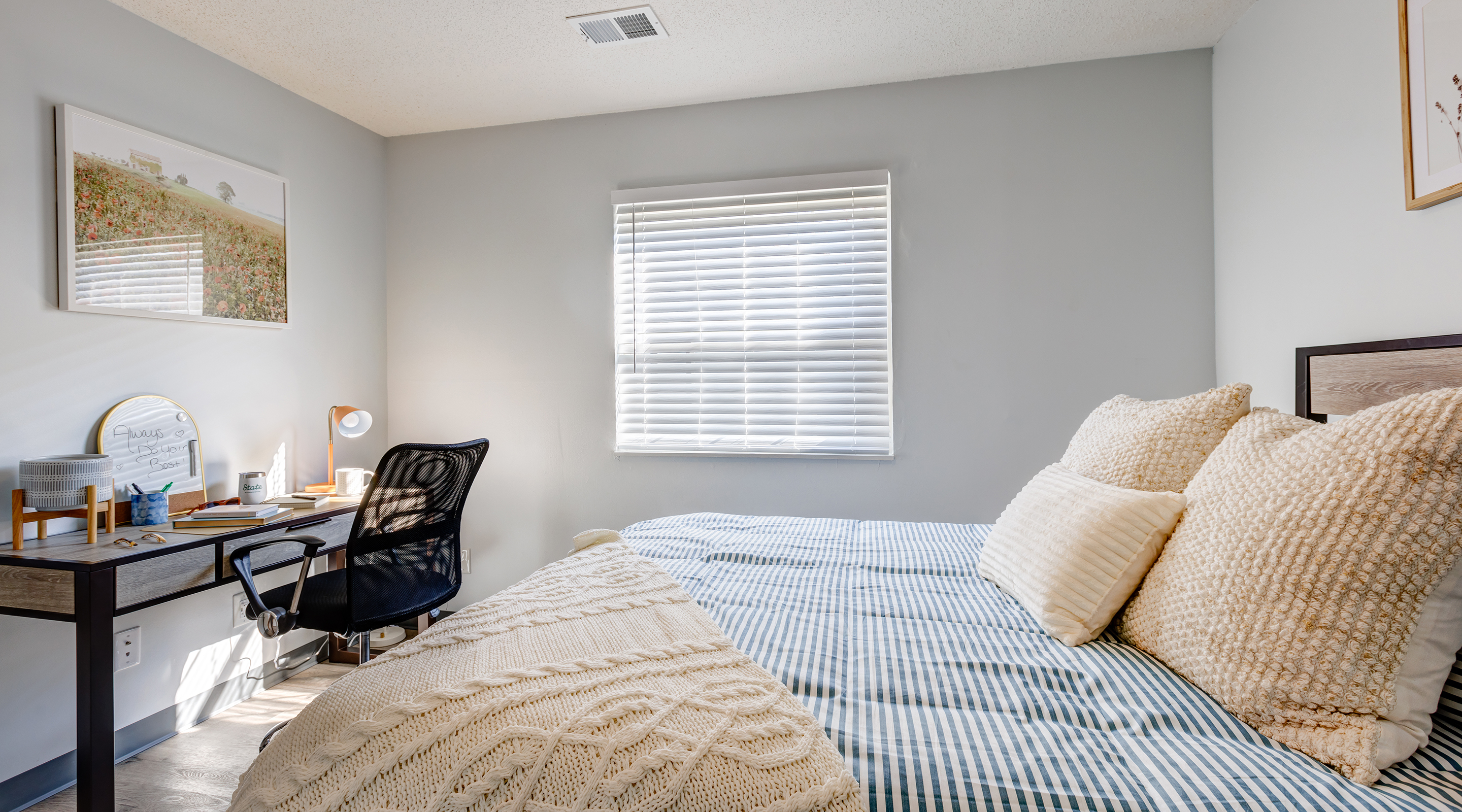 A bedroom with a desk