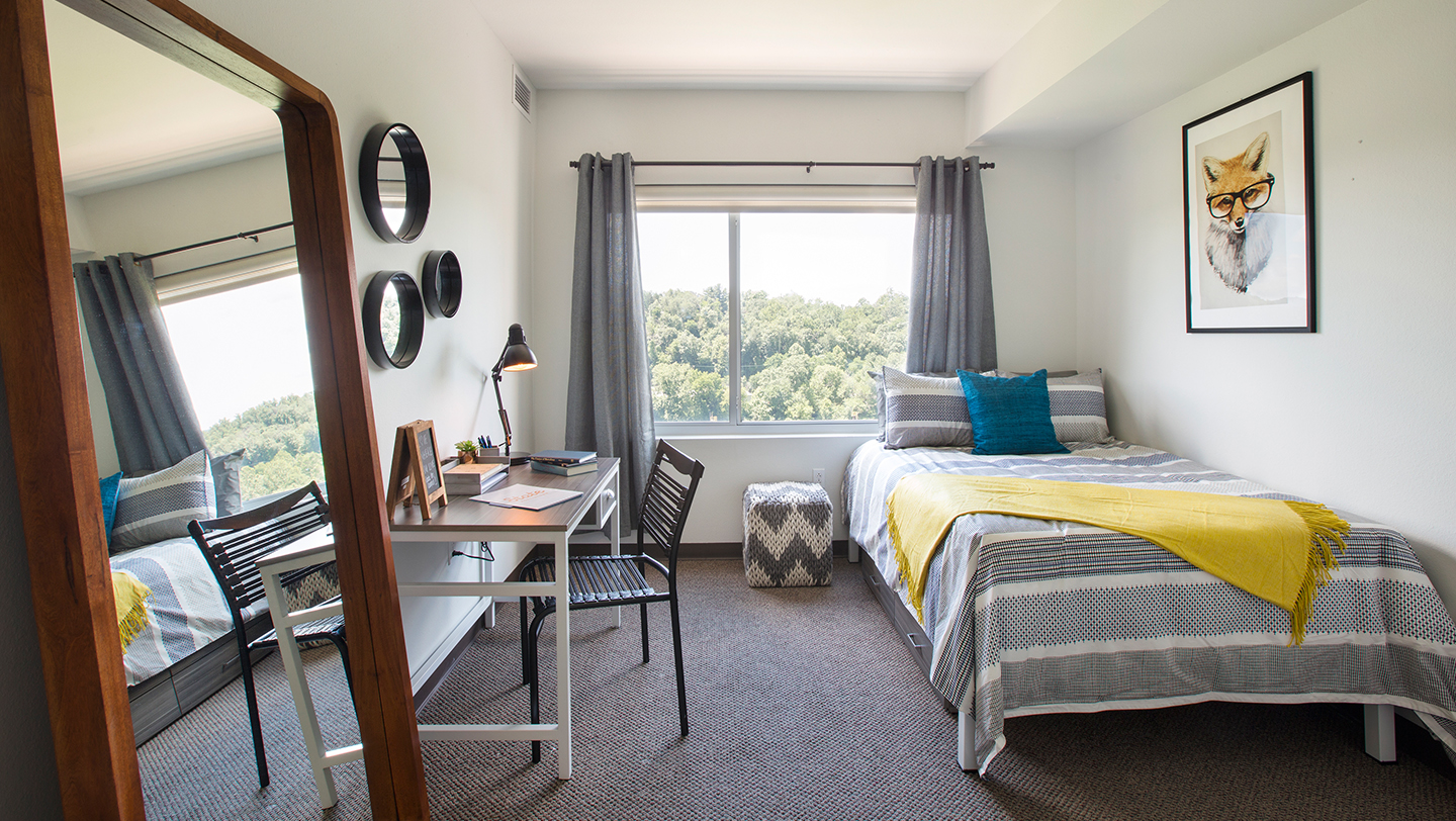 A bedroom with a desk